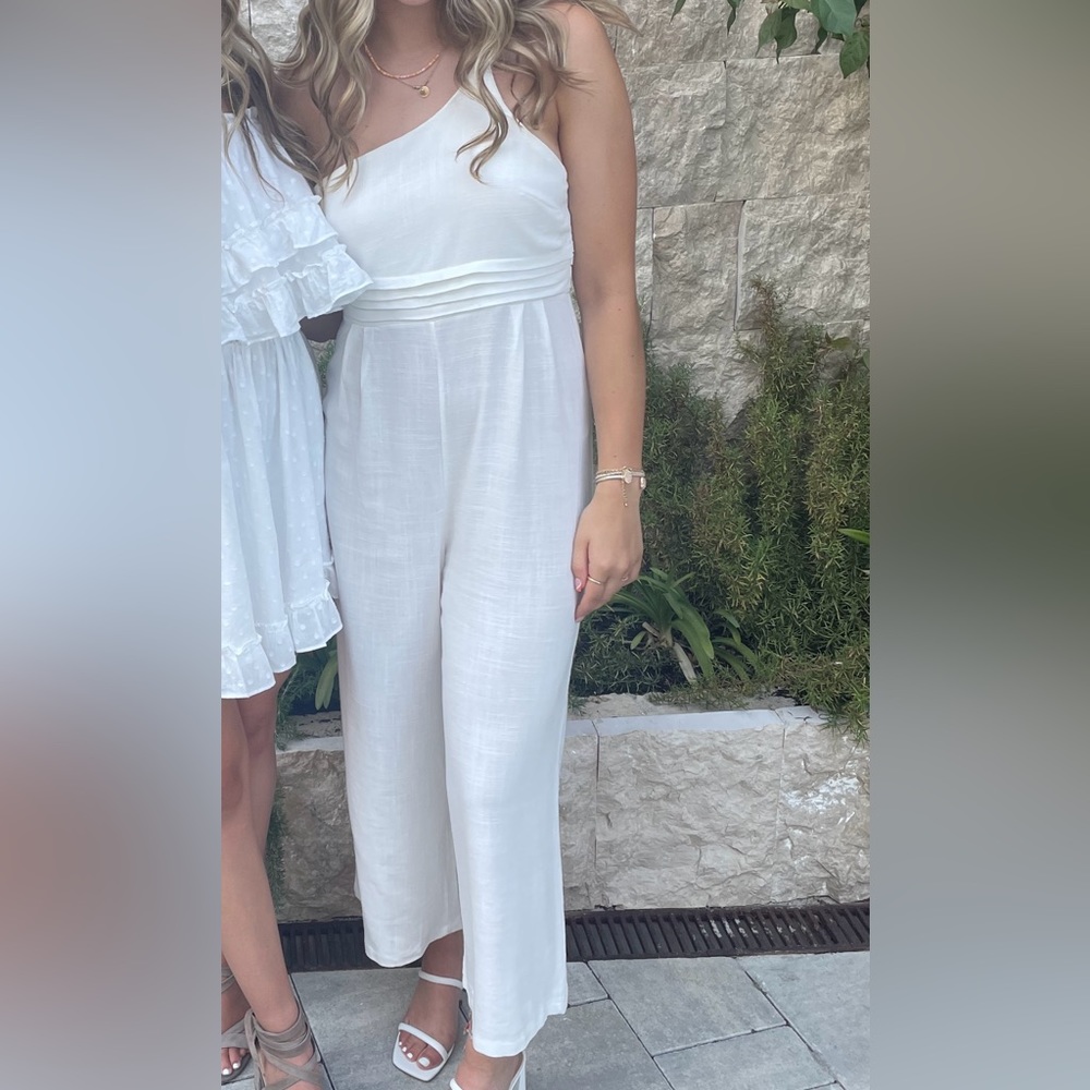 White Lulus one shoulder pant romper size M